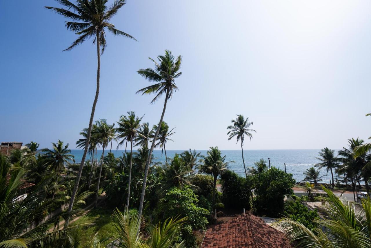 Plantation Surf Inn & Restaurant - Midigama East Esterno foto