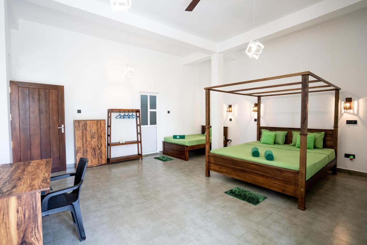 Plantation Surf Inn & Restaurant - Midigama East Esterno foto