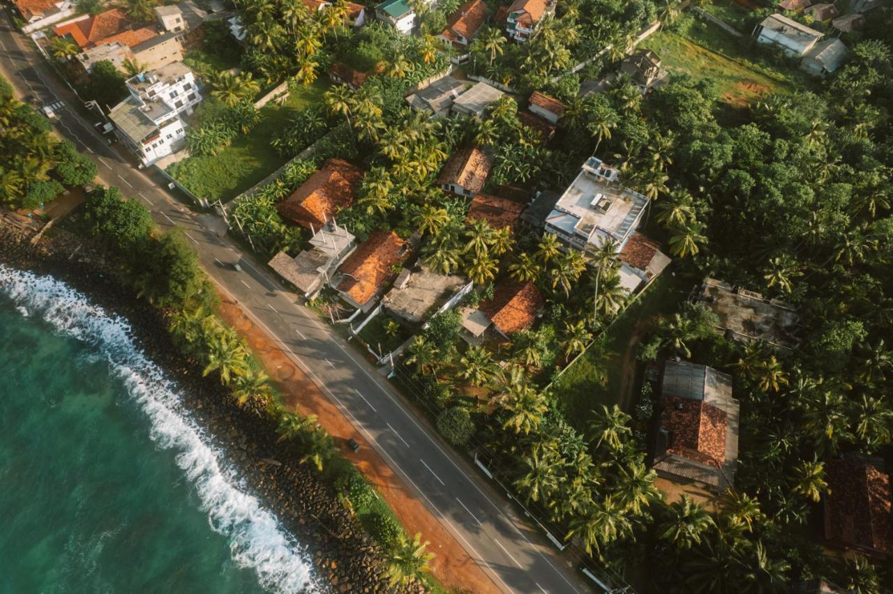 Plantation Surf Inn & Restaurant - Midigama East Esterno foto