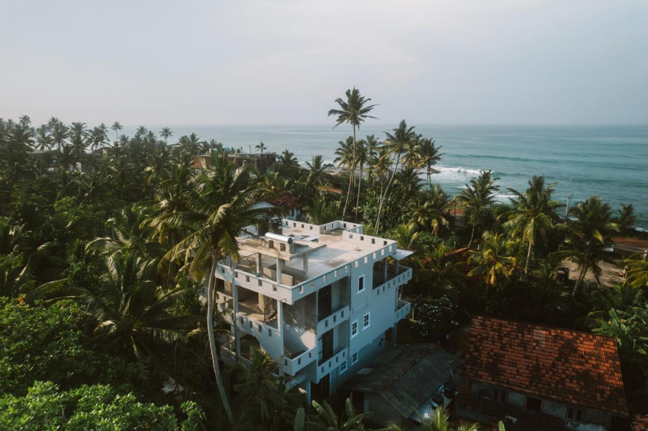 Plantation Surf Inn & Restaurant - Midigama East Esterno foto