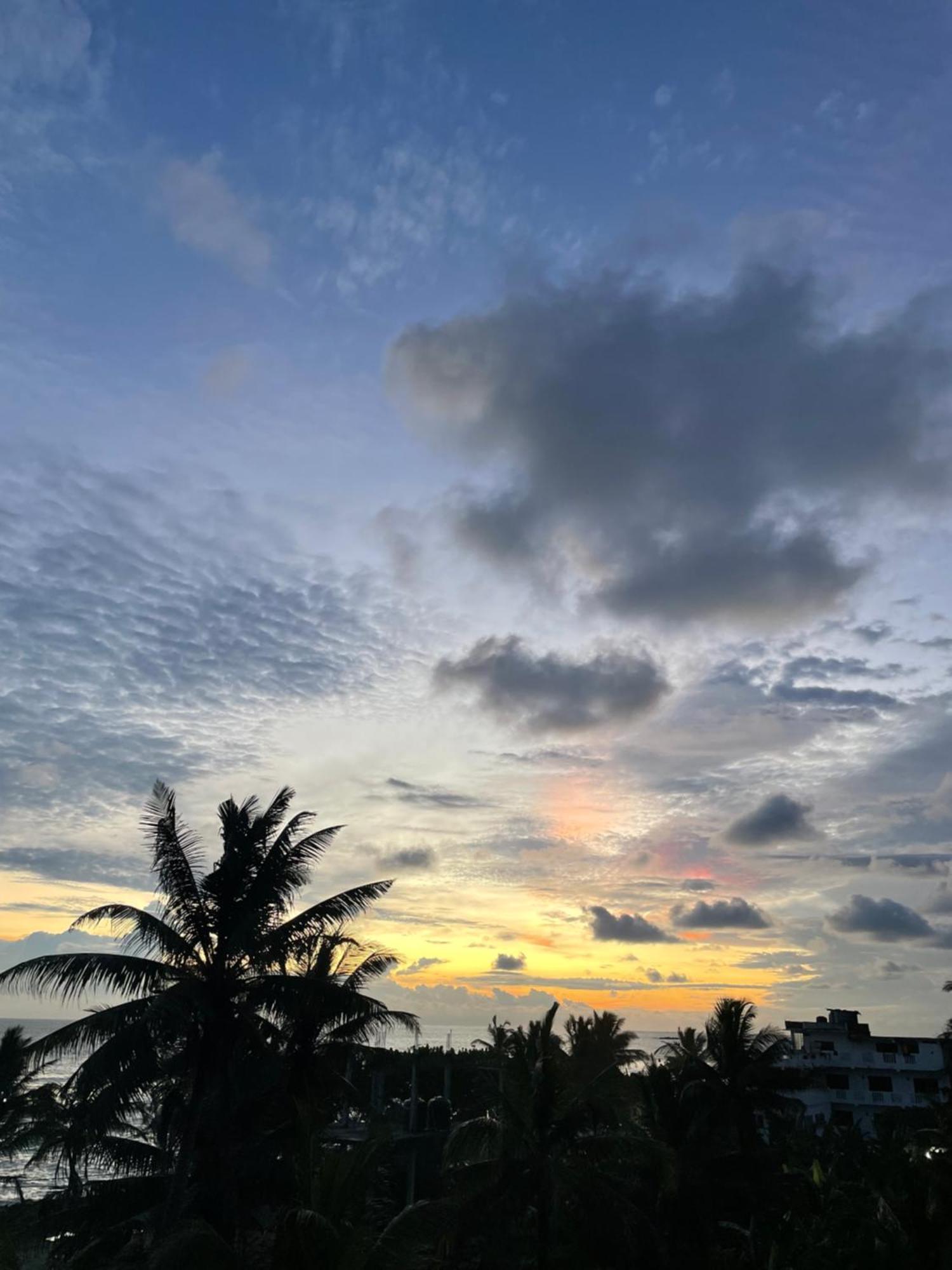 Plantation Surf Inn & Restaurant - Midigama East Esterno foto