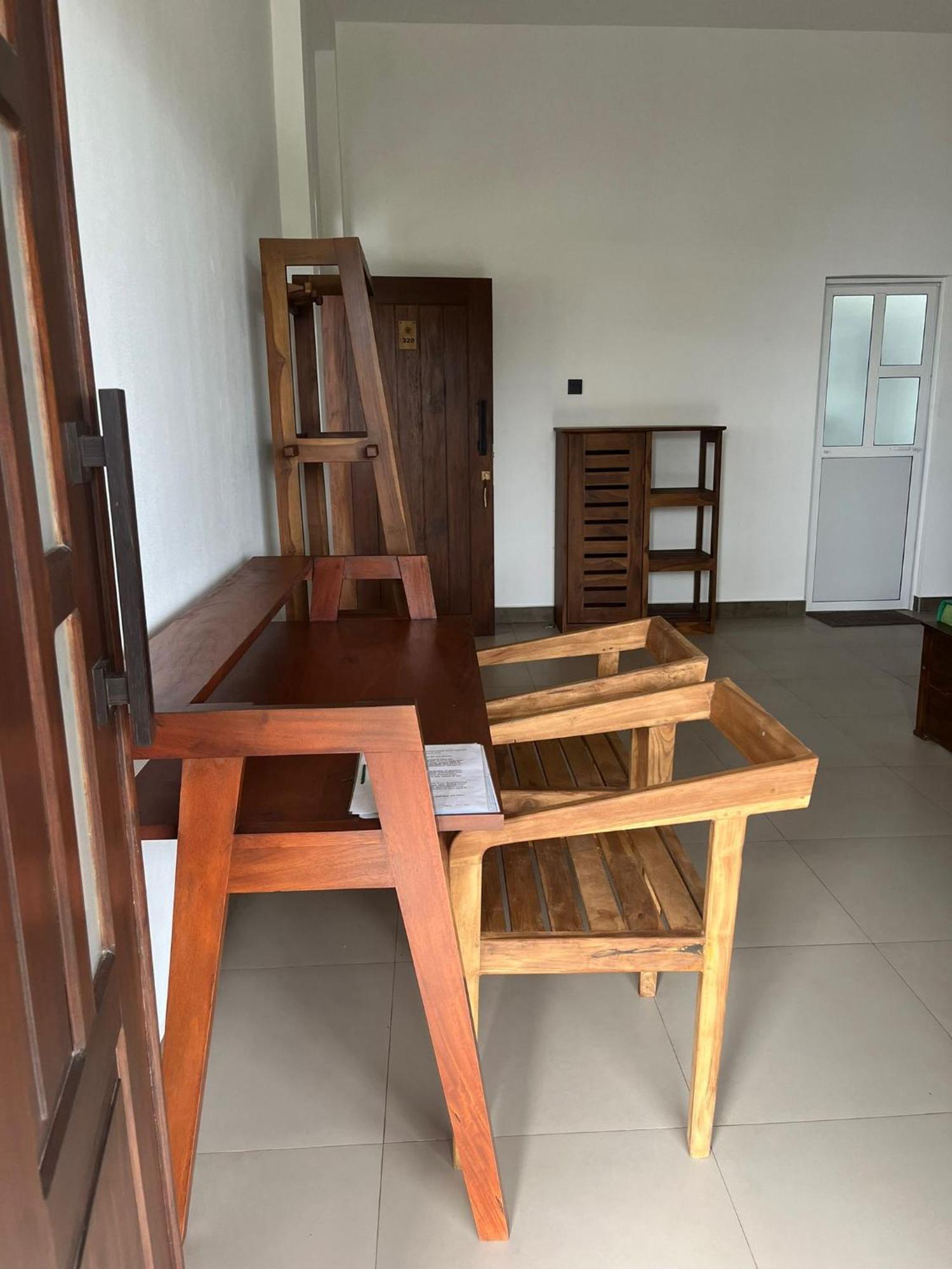 Plantation Surf Inn & Restaurant - Midigama East Esterno foto