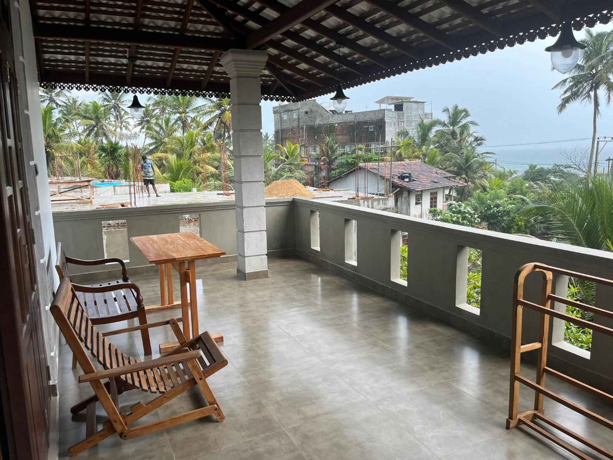 Plantation Surf Inn & Restaurant - Midigama East Esterno foto