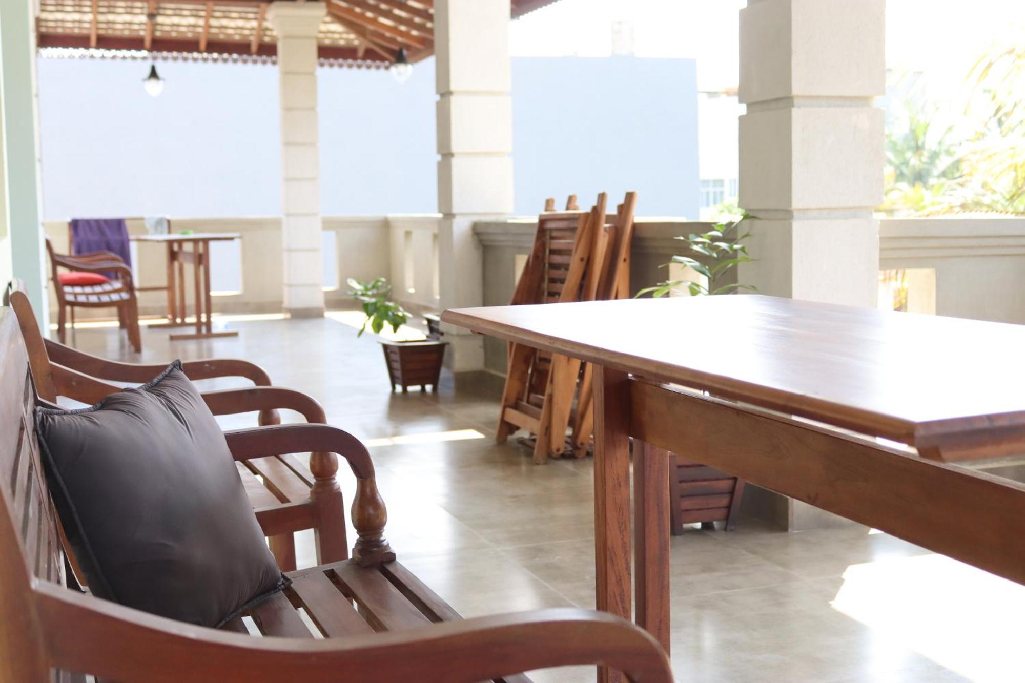 Plantation Surf Inn & Restaurant - Midigama East Esterno foto