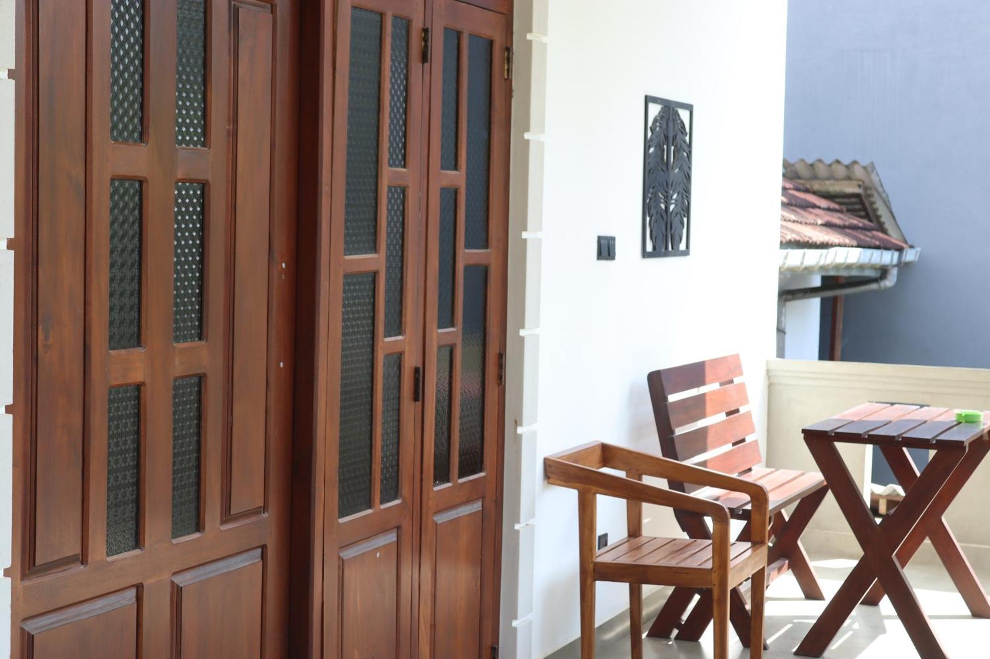 Plantation Surf Inn & Restaurant - Midigama East Esterno foto