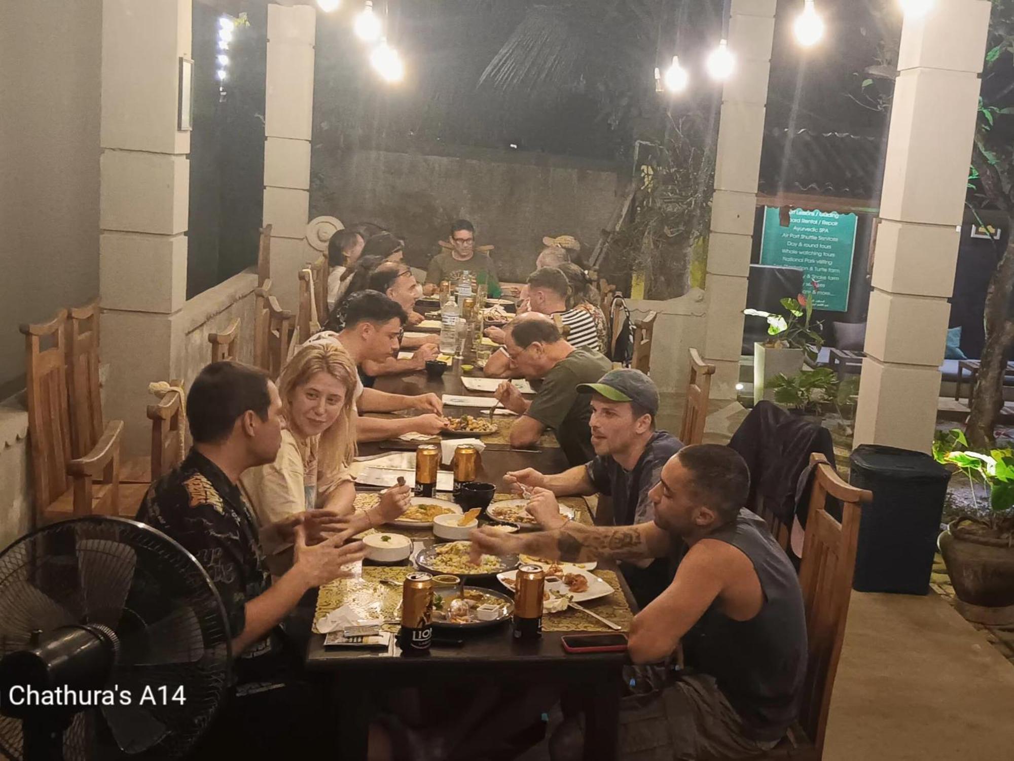 Plantation Surf Inn & Restaurant - Midigama East Esterno foto