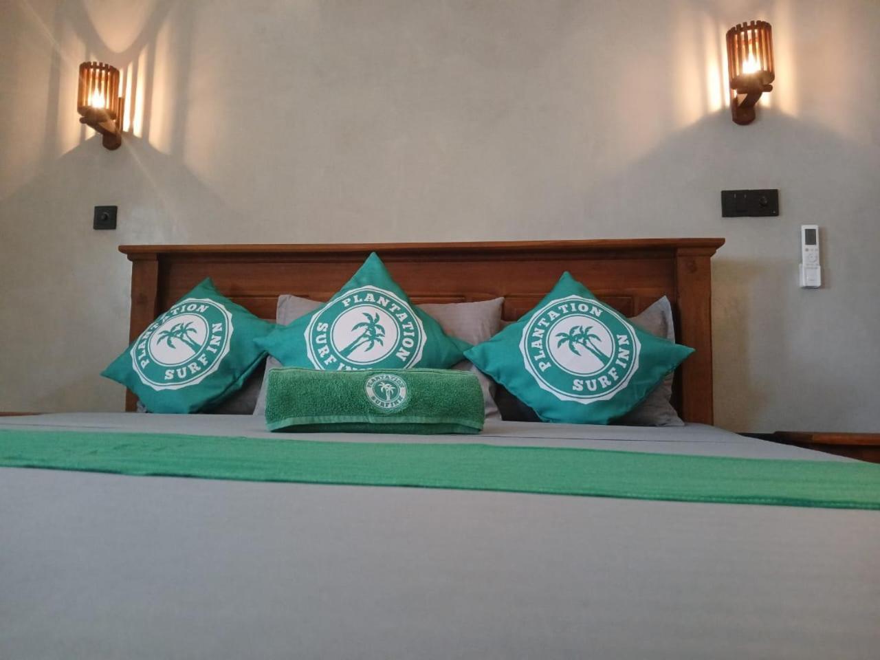 Plantation Surf Inn & Restaurant - Midigama East Esterno foto