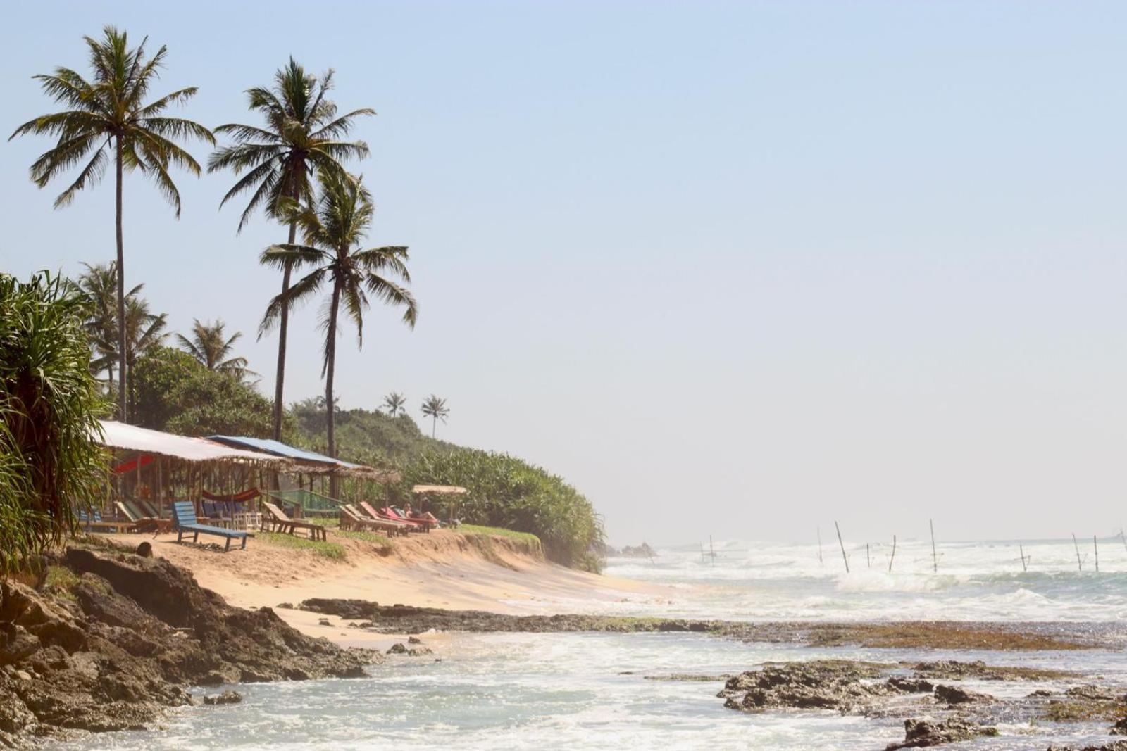 Plantation Surf Inn & Restaurant - Midigama East Esterno foto