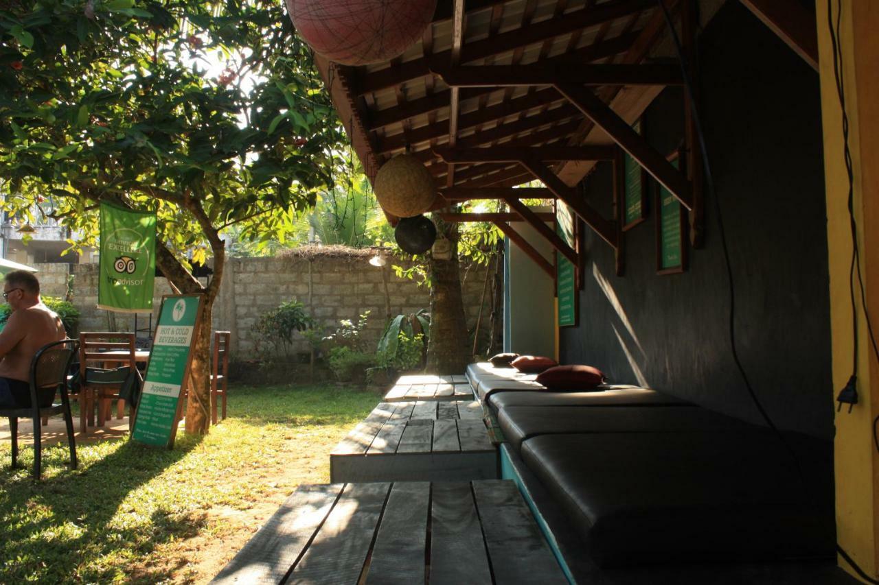 Plantation Surf Inn & Restaurant - Midigama East Esterno foto